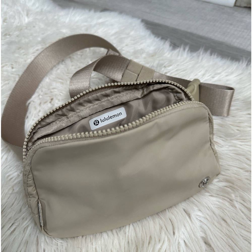 Trench lululemon bum bag